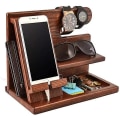 Miniatyrbilde 1 av 5: Dockingstasjon i tre for telefon, nøkkelholder, lommebokstativ, klokkeorganisator, menn, ektemann, kone, pappa, bursdag, nattbord, veske, far, eksamen, mann