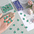 Pikkukuva 3 / 5: 1 Laatikko 60kpl Pyhän Patrickin päivän amuletteja Emaloidut neliapila-amuletit Vihreä shamrock-amuletti
