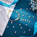 Miniatyrbillede 2 af 5: 26 Stilarter Alfabet Bogstav Perler 14K Guldbelagt A-Z Bogstav Charms Holdbare Store Bogstav Perler Messing Initial Charms Vedhæng til Meningsfuld Gave B