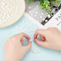 Miniatyrbilde 3 av 5: 600 stk. 6 Stiler Blomsterperlehetter Kremhvite Avstandsperler Hetter Plast Imitasjon Perle Endeperlehetter Multi-Kronblad Blomster Avstandsperler for DIY Smykker