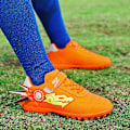 Miniatyrbild 5 av 5: Pojkar Flickor Fotbollsskor Halkfria Fotbollsskor Dobbar Gräs Fotbollssneakers  y210 Orange EU 34
