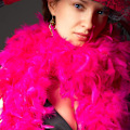 Miniatyrbillede 3 af 5: Chandelle Kalkunfjer Boa 2 Yards 80 Gram Til DIY Håndværk Hjem Dans Bryllupsfest Halloween Kostume Dekoration Fjer Boa (rosenrød)