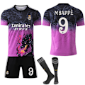 Pikkukuva 1 / 2: 2024-2025 Real Madrid Dragon Juhlavuoden Lasten ja Aikuisten Jalkapallopaita Sukkien Kanssa No.9 Mbappé 22