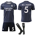 Miniatyrbillede 1 af 2: 2025-2026 Real Madrid Ny Sæson Udebane Børne Voksen Fodboldtrøje Sæt med Strømper No.5 Bellingham 24