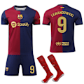 Miniatyrbild 1 av 2: 2024-2025 Barcelona Hemma Barn och Vuxna Fotbollströja Med Strumpor No.9 Lewandowski 18