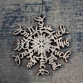 Miniatyrbillede 4 af 4: Sjov Julepynt, Fuck Snefnug Julepynt, Perfekt Pynt til Årlig Opsummering