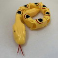 Miniatyrbild 3 av 5: Vriden Ledad Orm Nostalgisk Lättviktig Plast Rolig Ledad Orm Skämtleksak för Nöje Yellow