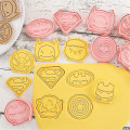 Miniatyrbilde 3 av 5: 8-pakning Spiderman Superman Q-versjon Cookie Cutters Søt superhelt kjeksform kakefondant baking diy dessertformverktøy