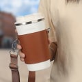 Miniatyrbillede 5 af 5: Pu Læder Bærbar Kopholder, Pu Læder Cup Sleeve Kaffekopholder med Skulderstropper, Genanvendelig Læder Kaffe Sleeve Light brown L