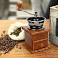Miniatyrbilde 2 av 5: Retro brun tre manuell kaffekvern med bærbar sveiv, antikk design kaffekvern, espressokvern for kaffebønner, kaffebønner, rustfritt stål