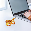 Miniatyrbillede 2 af 4: 3D-trykt kobra leddelt, leddelt, livagtig slangefigur til samling, perfekt til boligindretning og gave (guld)