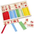 Pikkukuva 3 / 6: Laskutikkujen laskenta Matematiikan opetuslelu, puiset numerokortit ja laskutikkujen laatikko