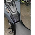Pikkukuva 3 / 5: Uusi 2023 2022 YAMAHA MT07 MT-07 MT 07 Lisävarusteet Liukumattomat sivupolttoainetankkitarrat Vedenpitävä Pehmuste Kumitarra Polvi- ja säärisä A Set