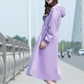 Miniatyrbild 4 av 4: Lady Long Raincoat Lätt vattentät Återanvändbar Regnjacka med huva för utomhusbruk