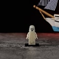 Miniatyrbillede 2 af 4: Halloween-seriens byggeklodser Lysende smilende spøgelsesmodel Actionfigurer Yellow 1pc-A