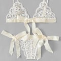 Pikkukuva 2 / 3: Naisten Pitsi-Alusvaatesetti Seksikäs Yöasu Uniasu Rintaliivi + G-String Alusvaatteet White M