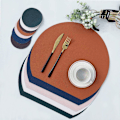 Miniatyrbillede 5 af 8: Runde bordskånere, skridsikre vendbare kunstlæder bordskånere sæt med 2 vaskbare bordskånere og 2 underlag, kaffemåtter til spiseborde Dark Blue + Grey