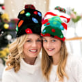 Miniatyrbillede 5 af 6: LED Julehue med Lys - Julehatte i Strik med 6 Farverige LED-Lys, Unisex Vinterhue Red