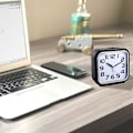 Miniatyrbild 2 av 3: Tyst analog väckarklocka utan tickande, skonsam väckning, pipljud, ökande volym, batteridriven snooze- och ljusfunktioner, enkel inställning