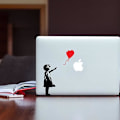 Miniatyrbillede 4 af 5: Banksy Girl Graffiti Vinyl Vindueklistermærke (48*26cm)