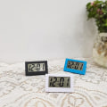 Miniatyrbild 5 av 5: Vit Digital Klocka, Liten Klocka, Mini, Användbar Som Bilklocka Eller Bordsklocka, 5,6 X 3 Cm, Gummibelagd TY