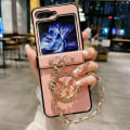 Pikkukuva 1 / 5: Galaxy Z Flip 5 -kotelo, söpö karhu pystysuora kuvio saranasuojakotelot Samsung Galaxy Z Flip 5:lle rannekkeella Pink