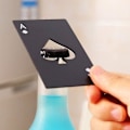 Miniatyrbillede 4 af 5: Rustfrit stål kreditkort poker flaskeåbner mænds gave spar poker bar værktøj (sort)