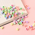 Miniatyrbilde 5 av 5: 700 stk 18 farger akryl alfabet bokstav A-Z kube perler for smykkelaging barn DIY halskjede armbånd