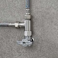 Miniatyrbilde 2 av 5: T-kobling for toalettvannforsyning, rustfritt stål, splitter 3/8\" x 3/8\", børstet nikkel, SBA020C -