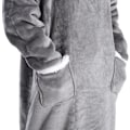 Miniatyrbilde 4 av 5: Ekstra lang hettegenser-teppe for kvinner Oversized bærbart teppe Koselig myk komfortabel Sherpa fleece gigantisk bærbart hettegenser-teppe genser (lys grå) light grey