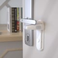 Miniatyrbillede 2 af 4: 2 stk. Dørgrebslåse til Børnesikring & Dyresikring, Dørgrebslåse til Småbørn, Babysikkerhedslåse til Småbørn (Hvid)