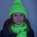 Miniatyrbild 5 av 5: 2 rullar Glow in The Dark Garn för virkning, 50m per rulle Luminous Fluorescent grön