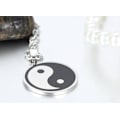 Miniatyrbillede 3 af 4: Halskæde med Yin Yang Symbol i Rustfrit Stål, Sort & Sølv Taijitu Ying Vedhæng til Mænd