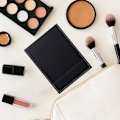 Miniatyrbillede 6 af 6: Bærbar Foldbar Makeup Spejl Sort PU Læder Rejse Spejl med Stativ Skrivebord Vanity Spejl til Rejser Camping (17 * 12,2 cm)