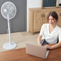 Miniatyrbillede 4 af 6: BLACK+DECKER BXEFP60E stående ventilator på 60W, 3 hastigheder, 5 blade, automatisk oscillerende system, justerbar hældning Vit