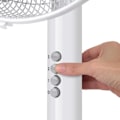 Miniatyrbillede 2 af 6: BLACK+DECKER BXEFP60E stående ventilator på 60W, 3 hastigheder, 5 blade, automatisk oscillerende system, justerbar hældning Vit