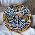 Miniatyrbild 3 av 5: Saint Michael Skydd Utmaningsmynt - 1,57 Tum Zinklegering, Psalm 91, Ärkeängeln Mikael vakar över oss, Kristen Gåva med Skyddande Fodral