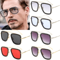 Pikkukuva 2 / 5: Neliömäiset aurinkolasit Avengers Iron Man klassiset UV-lasit Silver Frame Gradient Gray Lenses