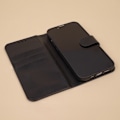 Miniatyrbild 3 av 3: iPhone SE 2022 / SE 2020 / 7 / 8 - Book Case Fodral Mobilplånbok Svart Svart