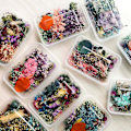 Miniatyrbillede 3 af 5: 1 Æske Ægte Tørrede Blomster Til DIY Kunst Håndværk Epoxy Harpiks Fremstilling NE Smykker T7Z4