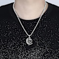 Miniatyrbild 2 av 5: Veeki Halvmåne i Rostfritt Stål med 12 Stjärnbilder Zodiactecken Lysande Hänge Halsband Glöder i Mörkret, Jungfrun