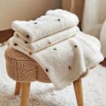 Miniatyrbillede 1 af 5: Hæklet tæppe i bomuld med krogkant - Sovetæppe, sofa-tæppe