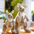 Pikkukuva 2 / 5: Äiti ja vauva kenguru -pehmolelu Seisova eläin Plushie-nukke Unipehmuste Koti-sisustus Lapset Tyttöystävä Aikuiset Syntymäpäivä Joululahja 35cm