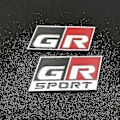 Pikkukuva 4 / 5: 3D-metalli GR-logo auton etuosäleikän embleemi ja takaluukun tarra Toyota Yaris Ch R Rav4 Corolla Revo Hilux GR Sport -tarvikkeille gr matt silver