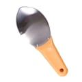 Pikkukuva 1 / 5: Mangon halkaisija, paloiteltu mango, leikkurit, mangon valmistustyökalu, mangon kaivamislusikat