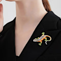 Miniatyrbild 3 av 4: Gecko-blå ödla diamant legering brosch
