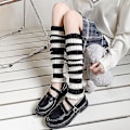 Miniatyrbilde 2 av 5: 1 Par Leg Warmers Knæhøye Svart Hvit Stripe Strikket Elastisk Supermyk Hold Varme Kontrastfarge Høst Vinter Kvinner Støvletter Strømper For Utendørs Qi