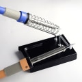 Miniatyrbilde 2 av 5: 3 i 1 C-formet fjærdesign loddeboltstativ universell elektrisk loddeboltstativ for kretskortvedlikehold
