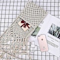 Miniatyrbild 2 av 4: Fodrad virkad damväska crossbody bohemisk sommarstrand axelväska