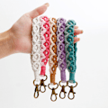 Miniatyrbillede 4 af 5: 2 stk Boho Makramé Nøglering Armbånd Håndlavet Wristlet Nøglering Nøglering Holder Håndledsrem
